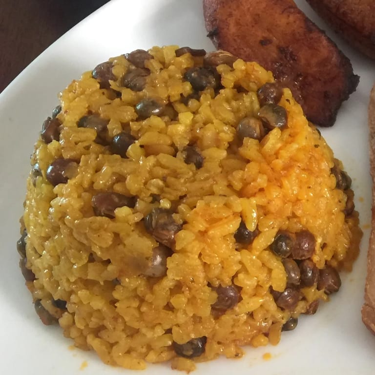 Authentic Arroz con Gandules: A Latin Delight